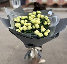 Букет Белые кустовые розы Солинеро в Данкове